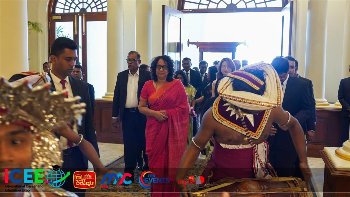 The Chief Guest arrives to drummers and dancers.